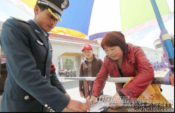 在小区出入时，悦访客，访客机登记访客信息跟手工登记哪个好?