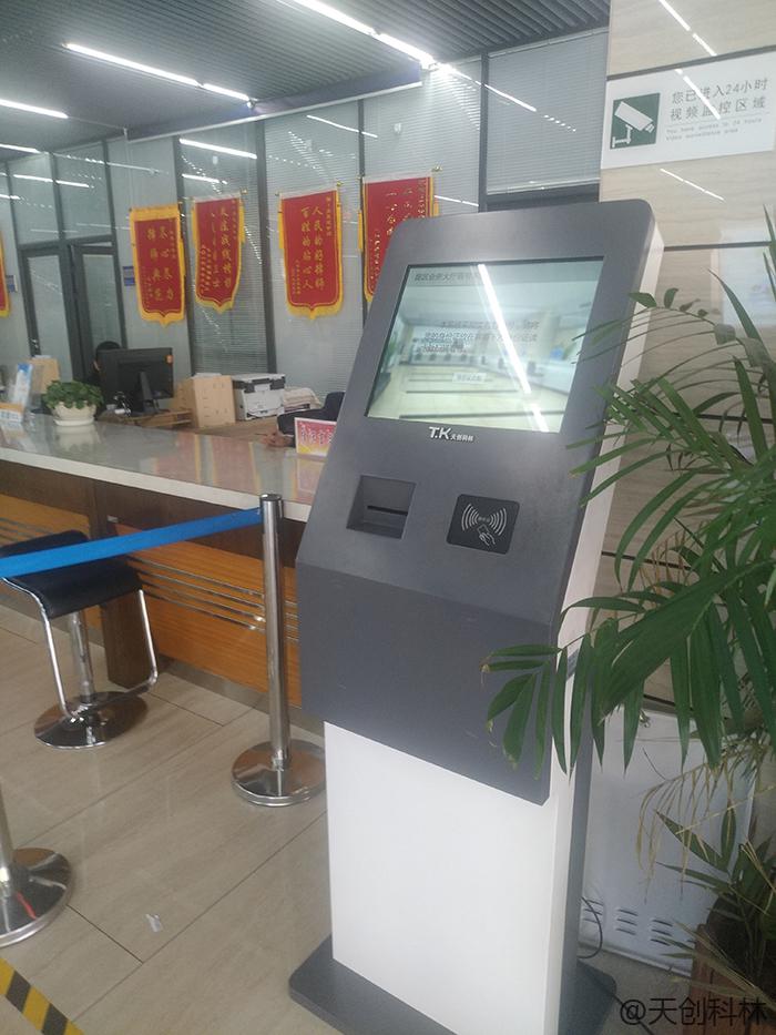 又添新技术智慧政务体机助业务办理畅通无阻！